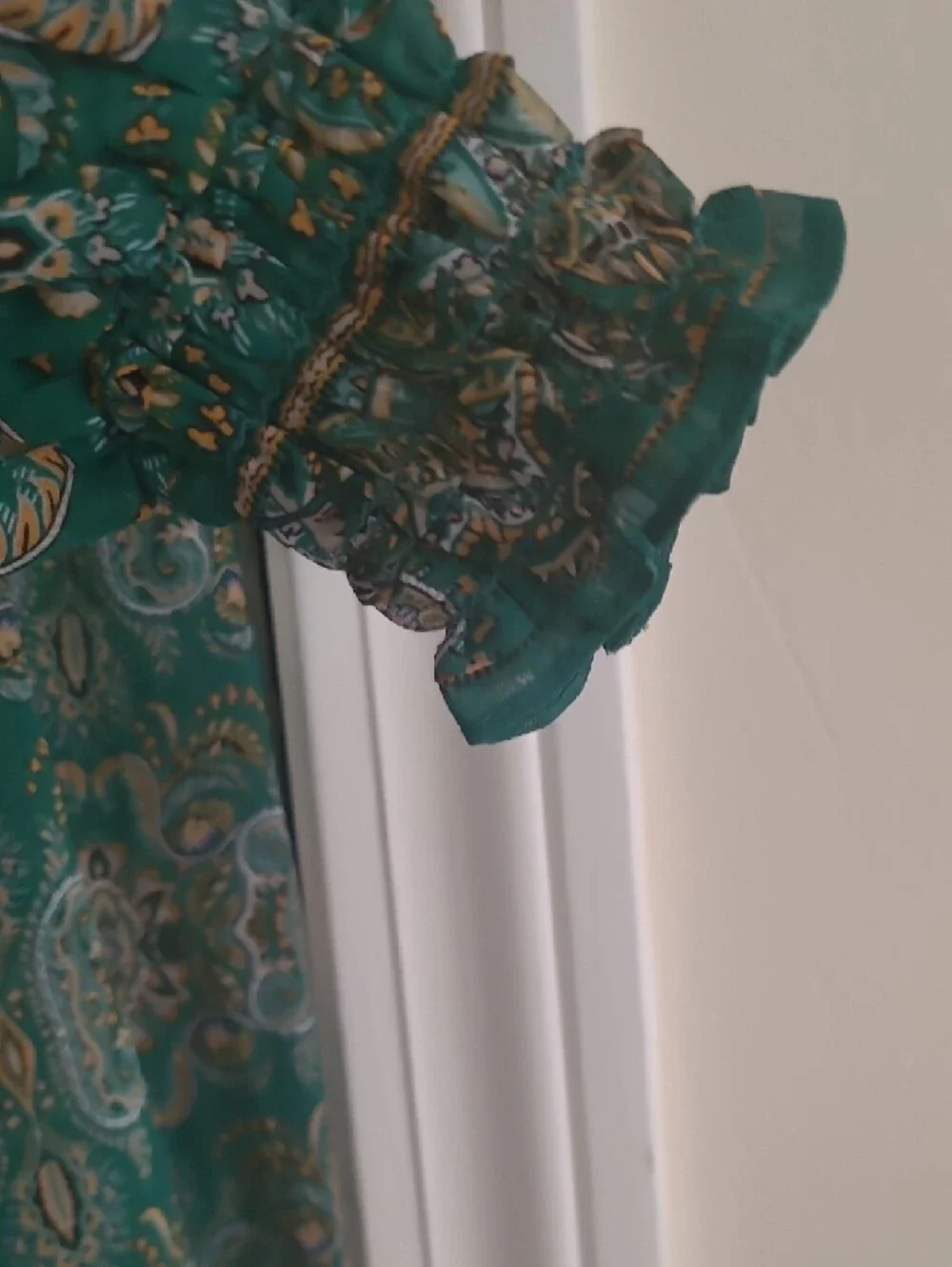 Max Studio Emerald Paisley V‑Neck Tiered Maxi Dress - Picture 4 of 4